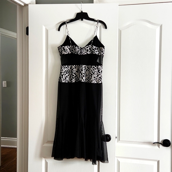 Size 10 J S Collections black and white sheer fabric dress with padded bra. - Picture 2 of 6